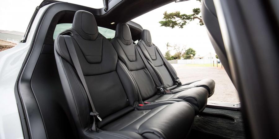 Интерьер Tesla Model X 75D 2017 года  (AU) (фото 13 из 17)